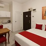 Istanberry - Scarlet Istanbul